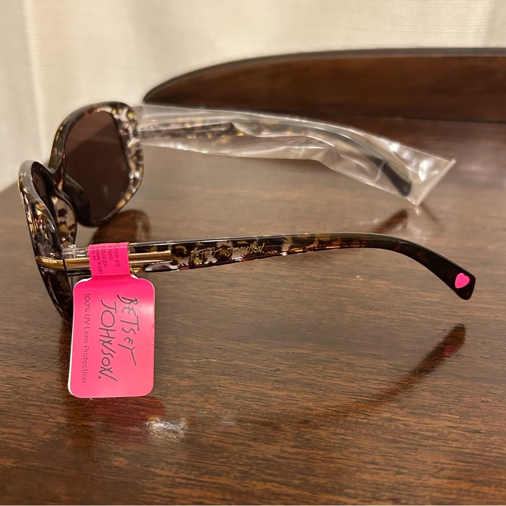 Betsey Johnson Black & Clear Leopard Patterned Sunglasses NWT - Picture 3 of 7